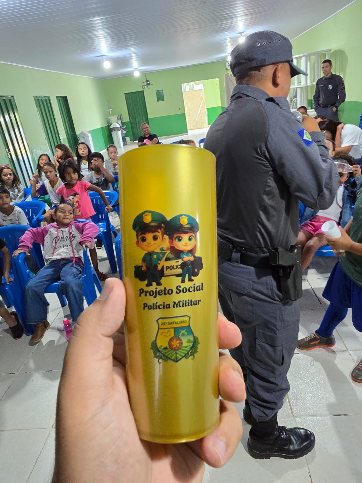 Polícia Militar de Vila Rica realiza sessão de cinema e leva alegria a alunos da Escola Alair Álvares Fernandes.